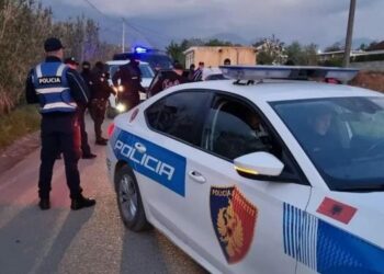 Vodhën makinën në lavazh me pretendimin se i ka dërguar pronari –