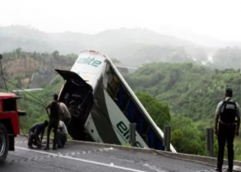 Autobusi me emigrant del nga rruga, vdesin 18 persona –