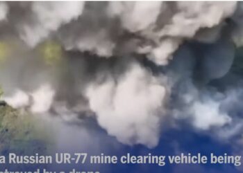 Ukrainasit shkatërrojnë automjetin rus UR-77 (VIDEO) –
