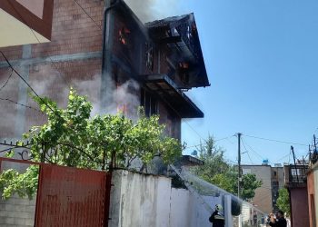 Përfshihet nga flakët vila 3-katëshe (VIDEO) –