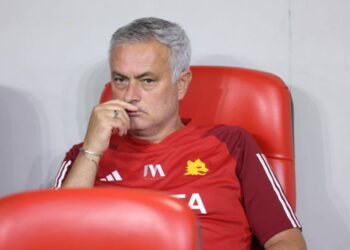 Mourinho bën gjestin në Tiranë që nuk është parë kurrë në futboll –