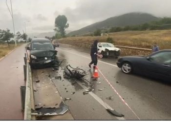 Moti me shi, përplasen dy makina në Pogradec –