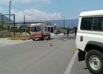 Aksident në Gjirokastër, 4 të lënduar dërgohen me urgjencë në spital –