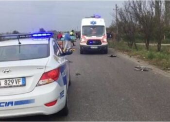 Dy makina përfshihen në një aksident pranë Korçës –