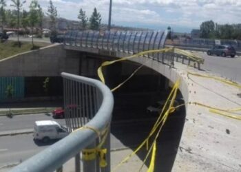 Makina “fluturon” nga mbikalimi, humb jetën 17-vjeçari (VIDEO) –