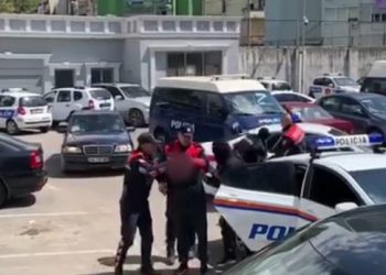 Shpërndanin drogë në Durrës, në pranga dy persona –