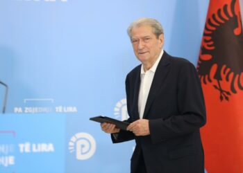 Vizita e Kurtit në Maqedoni, Berisha kritika Pendarovskit. Akuza Vuçiç –