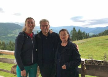 FOTO/ Sali Berisha përshëndet nga bjeshkët e Rugovës –