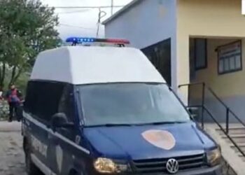 Dhunoi familjen dhe i kërcënoi se do i vriste, në pranga 27-vjeçari –