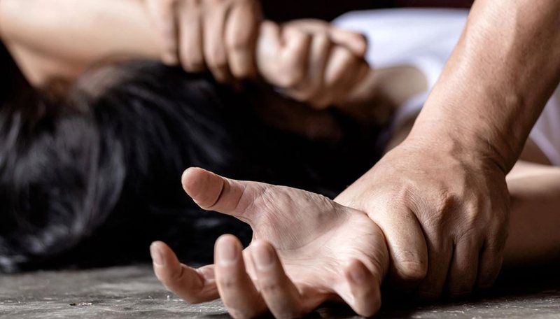 Përdhunoi 19-vjeçaren në banesë, arrestohet autori në Durrës –