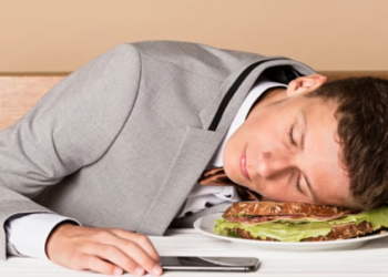 Ju flihet pasi konsumoni ushqim? Ja pse ndodh kjo –