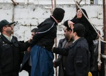 Morën peng dhe përdhunuan një grua, ekzekutohen pesë burra në Iran –