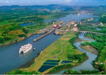 Thatësira mbyll kanalin e Panamasë, mbi 200 anije në pritje –