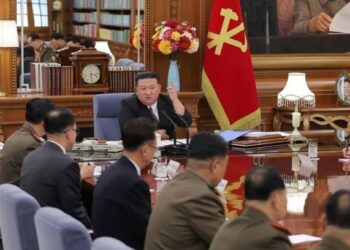 Kim Jong-un shkarkon shefin e ushtrisë, bën thirrje për luftë –