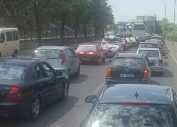 Rëndohet trafiku në Fier, këto janë tre akset më problematike –