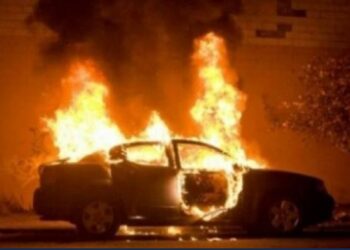 Digjet një makinë në Velipojë, ja dyshimet e para –