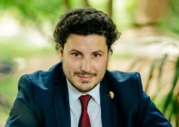 Sulmohet Dritan Abazoviç në një diskotekë, hidhet gaz lotsjellës… –