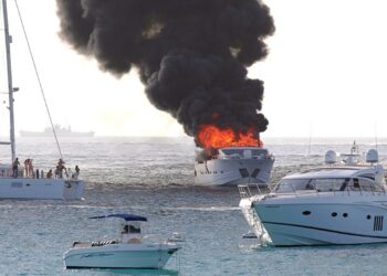 Merr flakë dhe fundoset jahti luksoz, ja kujt i përkiste –