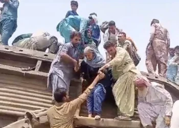 Treni i pasagjerëve del nga shinat, të paktën 15 të vdekur –