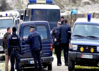 Tjetër ngjarje në Gjirokastër! Burrin e hedhin nga shkallët…