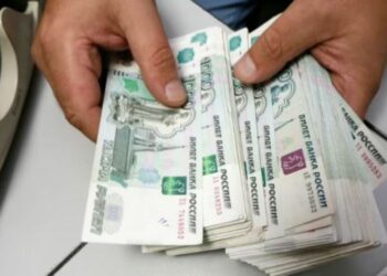 Zhvlerësimi i rublës ruse, pasojë e luftës në Ukrainë dhe sanksioneve –