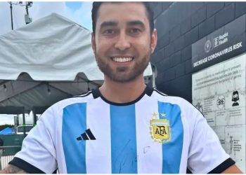 I kërkon autograf Messit dhe pushohet nga puna, ja pse –