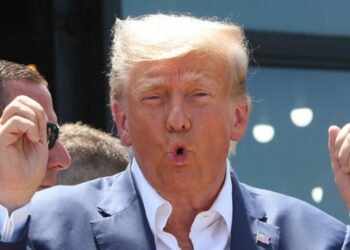 Avokatët e Trumpit kërkojnë që procesi gjyqësor të fillojë në 2026 –
