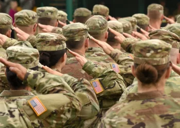 Besimi amerikan tek ushtria është në nivelin më të ulët të 20 viteve –