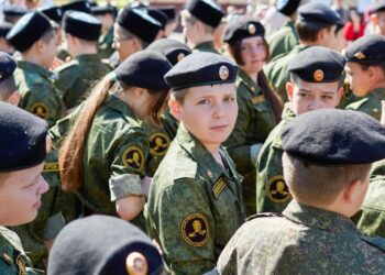 Përdorimi i dronëve ushtarakë do mësohet në shkollë të mesme –