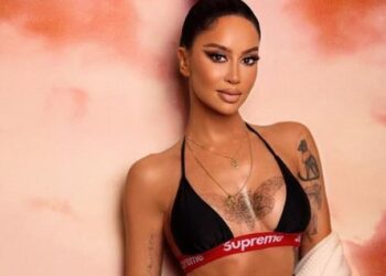 Dafina nis xhirimet e videoklipit të ri, shfaqet topless në vaskë –