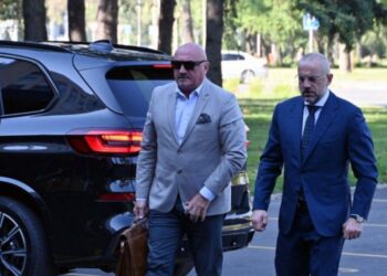 Radoiçiç shfaqet në publik pas sulmit në Kosovë –