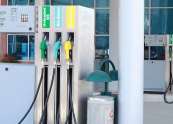 Rrjedhje gazi në një karburant në Shkozë, policia rrethon zonën