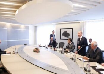 Kurti këmbëngul në nënshkrimin e marrëveshjeve: Vuçiç refuzoi! –