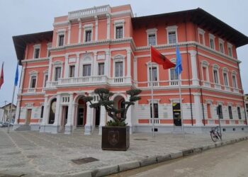 Abuzime me tenderat, SPAK “zbarkon” në Bashkinë e Vlorës –