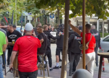 “Plisat” ndezin atmosferën në Tiranë, nisin festën (VIDEO) –