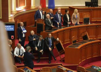 Protesta e opozitës në Kuvend, kundra edhe deputetët e Bashës –