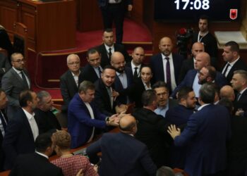 Tensionet në Kuvend, grupimi Basha: Fajin e ka opozita, dhurata për Ramën