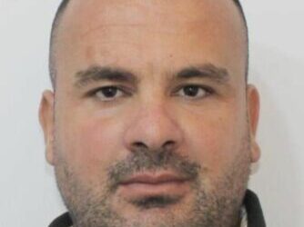 U vetëplagos me armë dhe gënjeu Policinë, 33-vjeçarit i gjejnë edhe drogë –