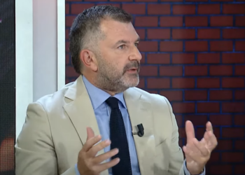 Regjimet rrëzohen me dhunë, por opozita nuk e bën dot… –