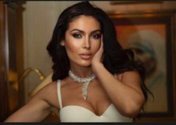 Nora Istrefi vë në pah linjat joshëse të trupit –