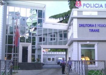 Hiqeshin si vajza, zbulohet grupi i adoleshentëve mashtrues –