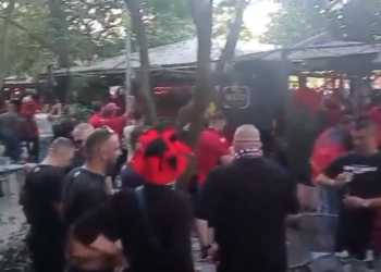 VIDEO/ Përballja me çekët, atmosferë e zjarrtë në rrugët e Tiranës –