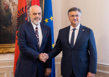 Rama i dredhon pyetjes që i kërkonte të akuzonte Vuçiçin –