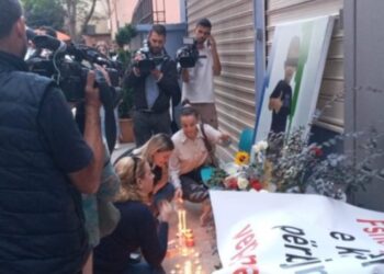 Qytetarët ndëzin qiri për 3-vjeçarin që humbi jetën –