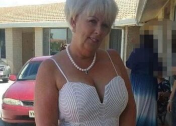 Tragjike/ Gruaja hedh burrin në prerësen e druve për të… –