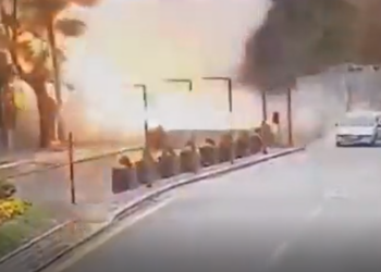 Momenti kur terroristi hedh veten në erë (VIDEO) –