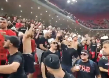 VIDEO/ Atmosferë elektrizuese brenda “Air Albania”, festa ka… –