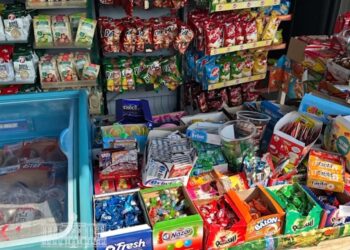 Shiste ushqime të skaduara afër shkollës, procedohet 60-vjeçarja –