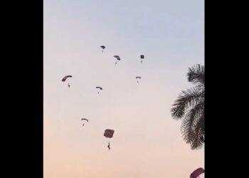 Zbresin si “breshër” nga ajëri, forcat e Hamas hidhen me parashuta –