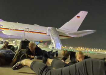 Raketat e Hamas shënjestrojnë edhe avionin e kancelarit Scholz (VIDEO) –